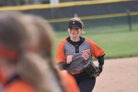 Sophomore Peyton Trautman runs in following the end of an inning against Grandview. (April 25, 2022)